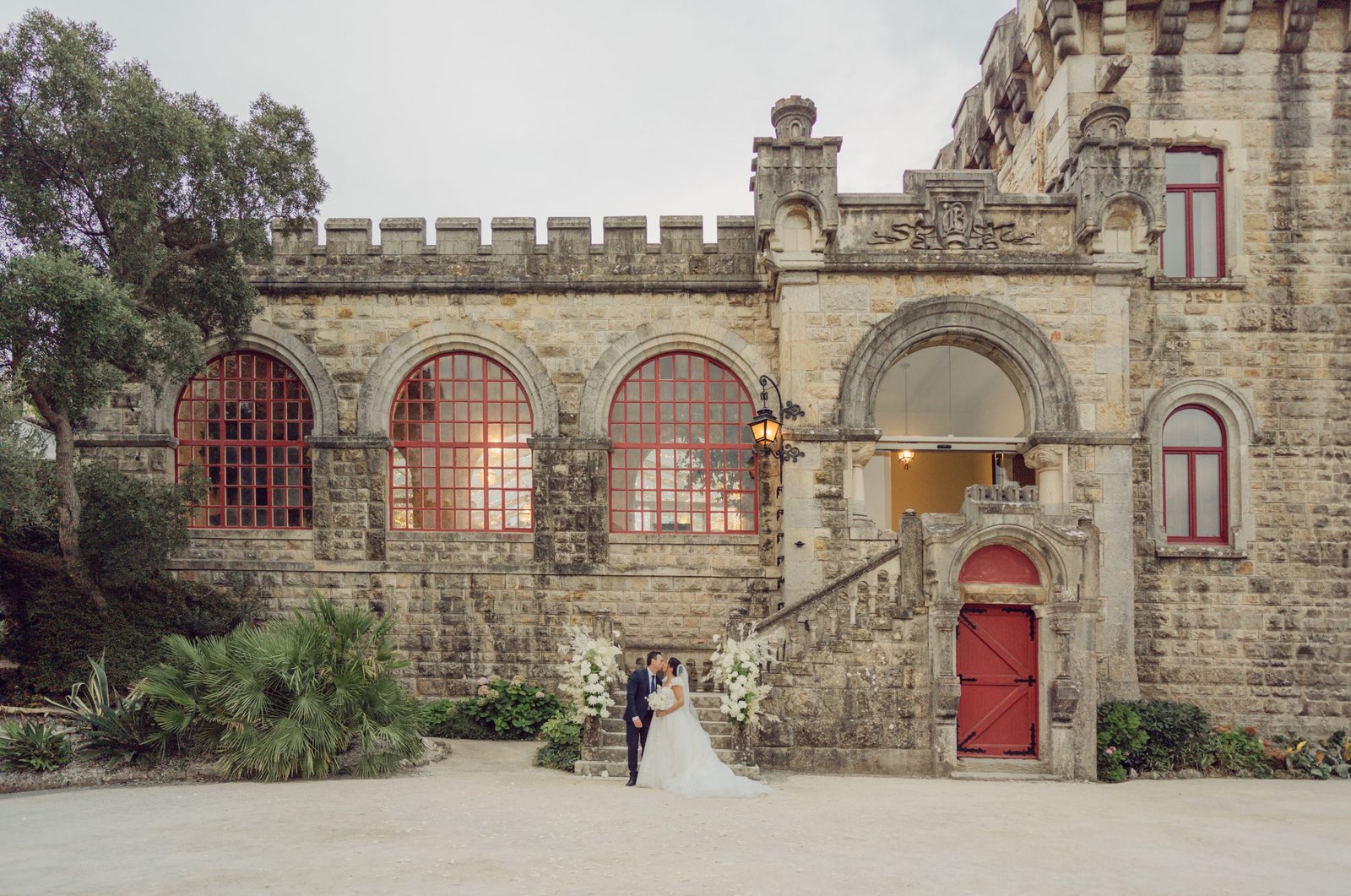 An elegant wedding at Forte da Cruz, timeless decor and heartfelt moments. Perfect for couples seeking inspiration and a wedding photographer for their big day.