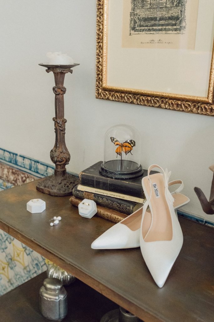 Bridal shoes and wedding jewellery details before Lisbon wedding